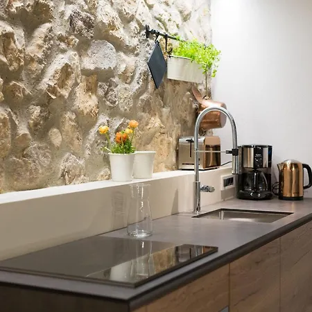 Vibrant And Elegant Downtown Krk - Apartamento Krk Town
